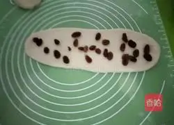 Illustration of how to make raisin milk toast 6