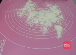 Illustration of how to make rose buns 10