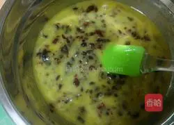 Man Illustration of how to make cranberry biscuits 2