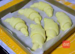 Illustration of how to make croissants 13