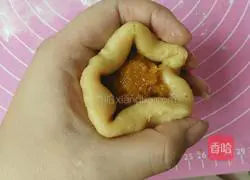 Illustration of how to make pumpkin filling mooncakes 6