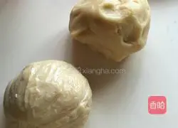 Illustration of how to make traditional Soviet-style fresh meat mooncakes 3