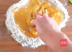 Illustration of making Siqisha biscuits 8