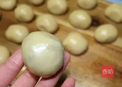 Illustration of how to make bean paste mooncakes (10-head mooncakes) 6