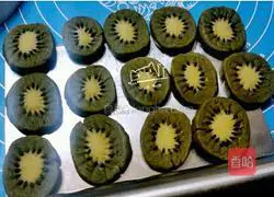 Illustration of how to make kiwi butter cookies 23