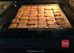 Illustration of how to make improved cranberry cookies 9