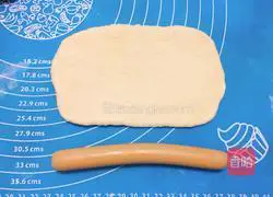 Illustration of how to make scallion sesame ham bread 5