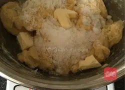 Illustration of how to make light butter toast 5