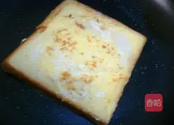 Illustration of how to make toast with fried eggs 6