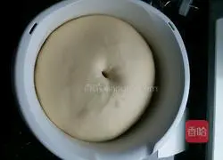 Illustration of how to make milk and egg yolk toast 8