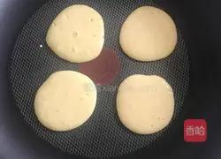 Illustration of how to make milk-flavored mini waffles 13