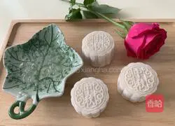 Illustration of how to make bird's nest snowskin mooncakes 16