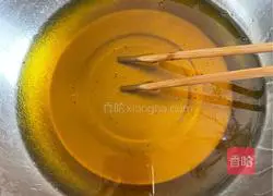 Illustration of how to make Cantonese-style mooncakes with bean paste 1