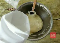 Illustration of how to make finger biscuits 9