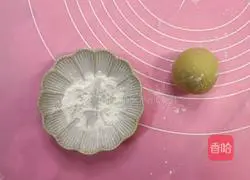 Illustration of how to make bean paste mooncakes 14