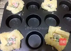 Illustration of how to make toast cup with sesame salad 7