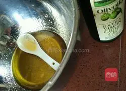 Illustration of how to make Cantonese cream coconut milk and egg yolk filling mooncakes 2