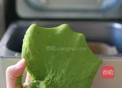 Illustration of how to make spinach sausage buns 5