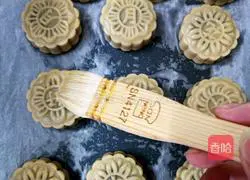 Illustration of how to make Cantonese mooncakes with red bean filling 10