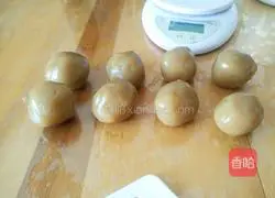 Cantonese White Lotus Egg Yolk Mooncake Recipe Illustration 8