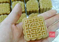 Illustration of how to make five-nut mooncakes 12