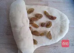 Illustration of how to make raisin toast 5