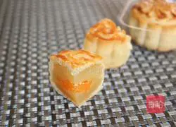 Illustration of how to make bean paste mooncakes (10-head mooncakes) 13