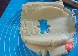 Illustration of how to make bear biscuits 8