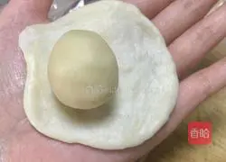 Illustration of how to make fresh meat mooncakes (pork roast) 10