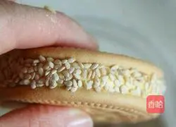 Illustration of how to make pumpkin sandwich cookies 6