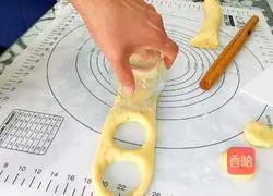 Illustration of how to make milky pine nut biscuits 12