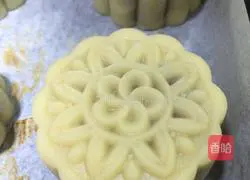 Illustration of how to make 50 grams of moon cake bean paste 1