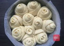 Illustration of how to make rose bread for romantic feelings 8