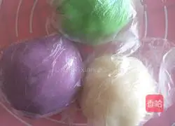 Illustration of how to make colorful snowskin mooncakes 8