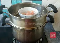 Illustration of how to make lotus paste and egg yolk mooncakes 2