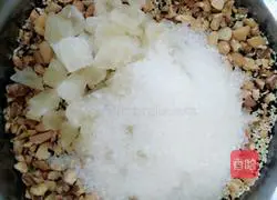 How to make five-nut mooncake filling Illustration 5