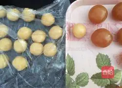 Illustration of how to make egg yolk mooncakes 6