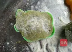 Illustration of how to make children's mooncakes (preserved fruit filling) 7