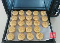 Illustration of how to make pumpkin stuffed mooncakes 9