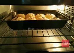 Illustration of how to make soft buns 13