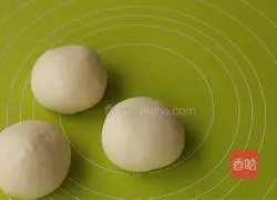 Illustration of how to make condensed milk toast 7