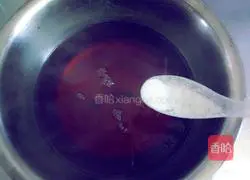 Illustration of how to make brown sugar and amaranth juice bread 3