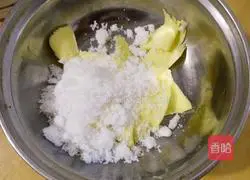 Illustration of how to make milk-flavored crispy meal buns 4