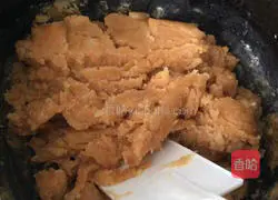 Illustration of how to make caramel graham crackers 7