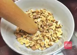 Hazelnut Illustration of how to make chocolate truffles 2