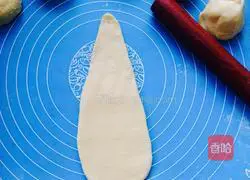 Gold Illustration of how to make croissants 7