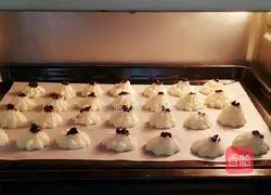 Illustration of how to make mulberry sauce butter cookies 12