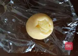 Coconut Egg Yolk Mooncake Recipe Illustration 12