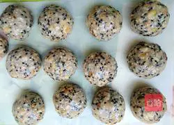 Illustration of how to make five-nut mooncake filling 8