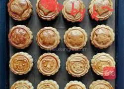Illustration of how to make chestnut mooncakes 5